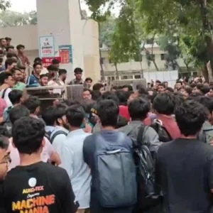 বুটেক্সে পৃথক ঘটনায় তিনজন সাময়িক বহিষ্কার ও ছয়জনের অর্থদণ্ড