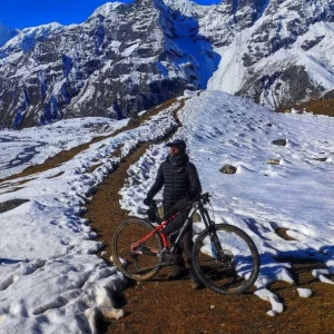 হিমালয়ে সাইকেল চালিয়ে উজ্জলের দুরন্ত অভিযান