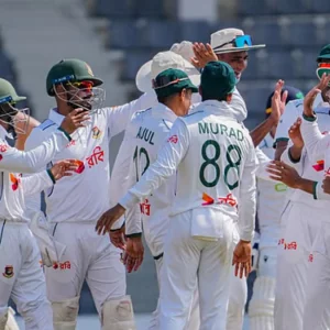 উইকেট তুলে নিয়ে দিন শেষ করলো বাংলাদেশ
