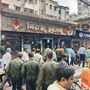 বনানীতে আবাসিক এলাকায় রাজউকের উচ্ছেদ অভিযান, ২৪ দোকান সিলগালা