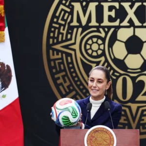 নিজের বিশ্বকাপ টিকিট সামর্থহীন কোনো মেয়েকে দেবেন মেক্সিকো প্রেসিডেন্ট