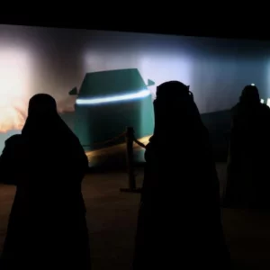 নিষেধাজ্ঞা সত্ত্বেও সৌদি আরবে গোপনে বেলি ড্যান্স শিখছেন নারীরা