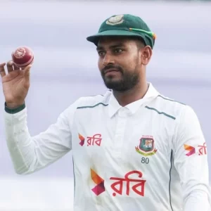 একের পর এক ক্যাচ মিস বাংলাদেশের, ইনজুরিতে মাঠের বাইরে মিরাজ