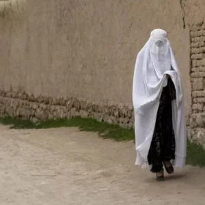 আফগানিস্তানে বোরকা না পরলে নারীদের চিকিৎসা নয়, ফের বিতর্কিত নির্দেশ