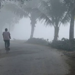 হিমেল হাওয়ায় কাঁপছে পঞ্চগড়, তাপমাত্রা ১২ ডিগ্রির নিচে