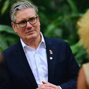 যুক্তরাজ্যের রাজনীতিতে অস্থিরতা, অপসারণের আশঙ্কায় স্টারমার