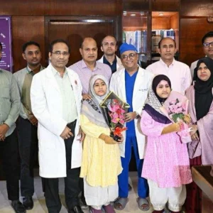 ৪৫ দিন পর বাড়ি ফিরলো বিমান দুর্ঘটনায় দগ্ধ যমজ সায়রা ও সায়মা