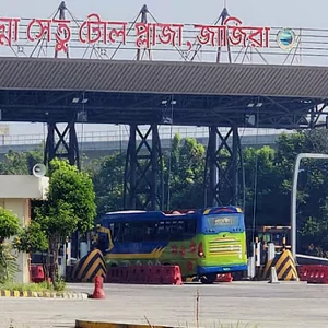 ঢাকা-ভাঙ্গা এক্সপ্রেসওয়েতে অবরোধকারীদের সরিয়ে দিয়েছে পুলিশ, যান চলাচল স্বাভাবিক