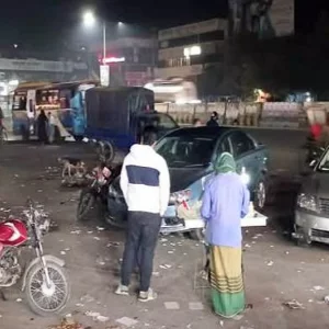 মানিকগঞ্জে চলন্ত পিকআপ থেকে ককটেল বিস্ফোরণ