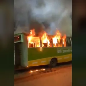 পল্লবীতে মধ্যরাতে বাসে আগুন