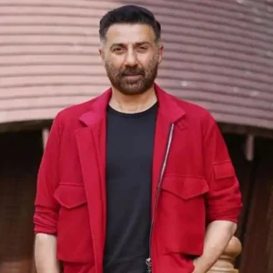 ‘আপনাদের ঘরেও তো মা-বাবা আছে’- পাপারাজ্জিদের উদ্দেশে সানি দেওলের ধমক