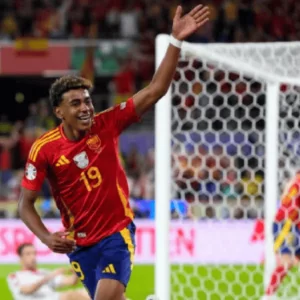 ইয়ামালের চিকিৎসা নিয়ে উত্তেজনা, মুখোমুখি বার্সা-ফেডারেশন