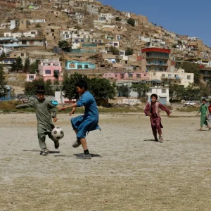 আফগানিস্তানের প্রতি ১০ পরিবারের ৯টিই অনাহার বা ঋণে জর্জরিত