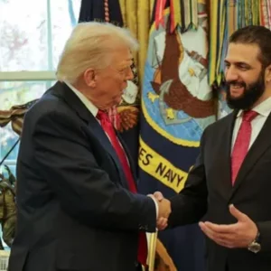 ‘তোমার স্ত্রী কয়টা?’- আল–শারাকে ট্রাম্পের সরাসরি জিজ্ঞেস