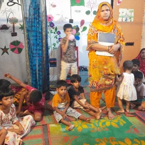 প্রান্তিক মায়েদের স্বস্তি দিচ্ছে ‘শিশুযত্ন কেন্দ্র’