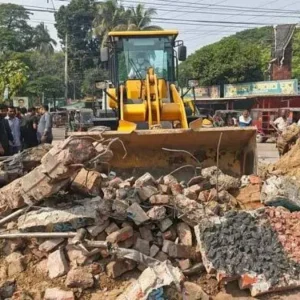 ঝিনাইদহে শেখ মুজিবের ‘এক তর্জনী’ স্তম্ভ গুঁড়িয়ে দিয়েছে ছাত্র-জনতা
