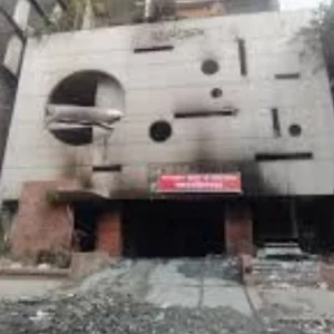 আওয়ামী লীগের কেন্দ্রীয় কার্যালয়ে আগুন