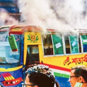 ৯ জেলায় যানবাহনে আগুন ও ককটেল বিস্ফোরণ, কঠোর অবস্থানে আইনশৃঙ্খলা বাহিনী