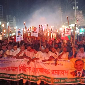 চট্টগ্রাম-১৩ আসনে মনোনয়ন পরিবর্তন দাবিতে মশাল মিছিল