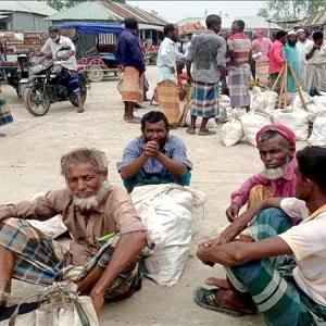 সিরাজগঞ্জে জমে উঠেছে ‘মানুষ বিক্রির হাট’