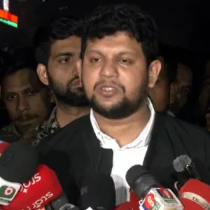 খালেদা জিয়ার শারীরিক অবস্থা কিছুটা ভালোর দিকে: উপদেষ্টা মাহফুজ