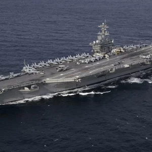 দক্ষিণ চীন সাগর থেকে মধ্যপ্রাচ্যের পথে যুক্তরাষ্ট্রের বিমানবাহী যুদ্ধজাহাজ ‘ইউএসএস আব্রাহাম লিংকন’