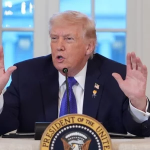 গ্রিনল্যান্ড দখলে অনড় ট্রাম্প, ব্যর্থ হলো যুক্তরাষ্ট্র-ডেনমার্ক বৈঠক