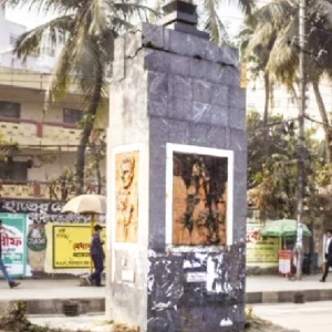 রক্ত দিয়ে লেখা নাম ‘আসাদ গেট’