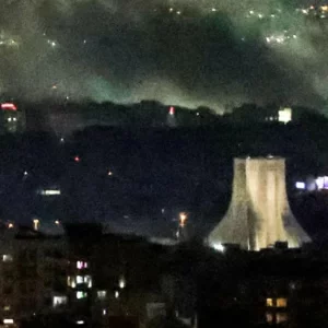 তেহরানে রাতভর যুক্তরাষ্ট্র–ইসরায়েলের ভয়াবহ বোমাবর্ষণ