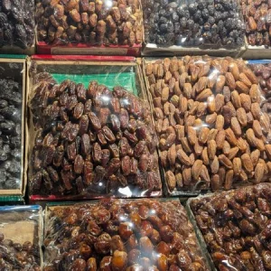 ঢাকা থেকে কুমিল্লায় পৌঁছাতেই ২০ কার্টন খেজুর উধাও