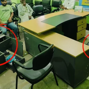 ‘মদ খাওয়ার’ টাকা না পেয়ে চেয়ারম্যানের কার্যালয় ভাঙচুর করলো ইউপি সদস্য