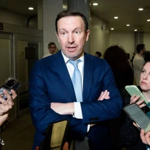 ইরানের বিরুদ্ধে যুদ্ধ পরিকল্পনা ‘অস্পষ্ট ও অসম্পূর্ণ’, ট্রাম্প প্রশাসনের সমালোচনায় মার্কিন সিনেটর