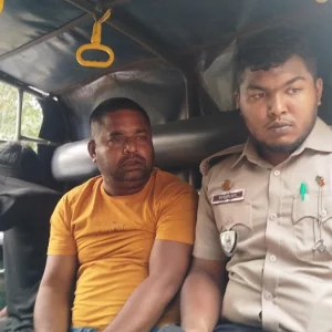 ঘরে বসেই বিএনপি নেতার ইয়াবা কারবার, ক্রেতা সেজে গেলেন ডিএনসি কর্মকর্তারা