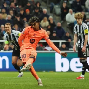 শেষ মুহূর্তের পেনাল্টি গোলে নিউক্যাসলের বিপক্ষে বার্সেলোনার নাটকীয় ড্র