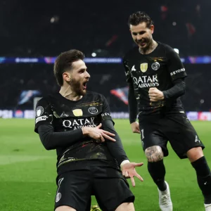 ৭ গোলের রোমাঞ্চকর ম্যাচে পিএসজির কাছে বিধ্বস্ত চেলসি 