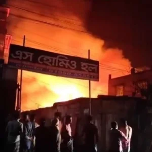 যশোরের কাঠপট্টিতে আগুনে ৩৫ দোকান ভস্মীভূত