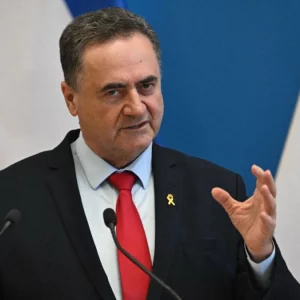 লেবানন দখল করে নেওয়ার হুমকি ইসরায়েলি প্রতিরক্ষামন্ত্রীর