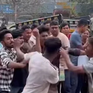 ফিলিং স্টেশনে ডিজেল কিনতে গিয়ে মারামারি, ভিডিও ভাইরাল