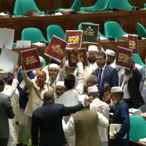 হট্টগোলের মধ্যে রাষ্ট্রপতির ভাষণ, প্ল্যাকার্ড হাতে বিরোধী দলের ওয়াক আউট