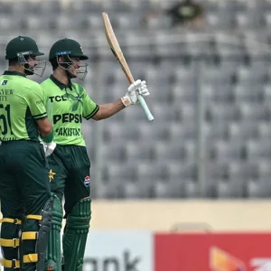 দুর্দান্ত শুরু পাকিস্তানের, অবশেষে উইকেটের দেখা পেলো বাংলাদেশ 