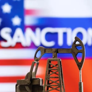 রুশ জ্বালানি তেলের ওপর নিষেধাজ্ঞা স্থগিত করল যুক্তরাষ্ট্র