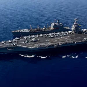 যুক্তরাষ্ট্রের বিমানবাহী রণতরি ইউএসএস জেরাল্ড ফোর্ডে আগুন, ২ সেনা আহত