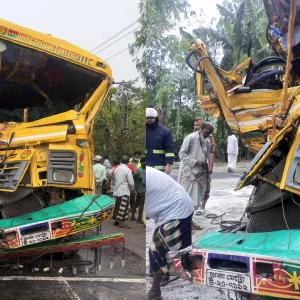 রংপুরে দুই ট্রাকের সংঘর্ষে নিহত ২