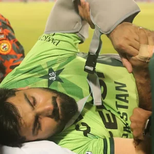 ফিল্ডিংয়ের সময় আঘাত পেয়ে হাসপাতালে হুসাইন তালাত