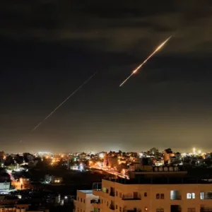 ইসরায়েলজুড়ে দফায় দফায় ইরানি বাহিনীর ক্ষেপণাস্ত্র হামলা 