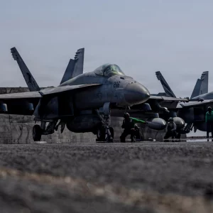 বড় হামলার প্রস্তুতি নিচ্ছে যুক্তরাষ্ট্র