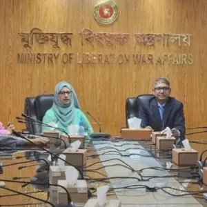 মন্ত্রণালয়ে এসে ফুলেল শুভেচ্ছা গ্রহণ করলেন না মন্ত্রী আযম খান