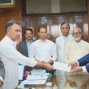 সিটি করপোরশনের প্রত্যেক পরিচ্ছন্নতাকর্মীকে ঈদ উপহার দিলেন প্রধানমন্ত্রী