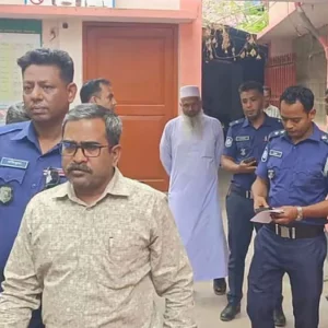 স্বাস্থ্যমন্ত্রীর ‘আত্মীয়’ পরিচয়ে চাঁদাবাজি, গ্রেপ্তার কথিত প্রভাবশালী সাংবাদিক