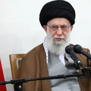 ছেলেকে নিয়ে দ্বিধায় ছিলেন আয়াতুল্লাহ খামেনি 